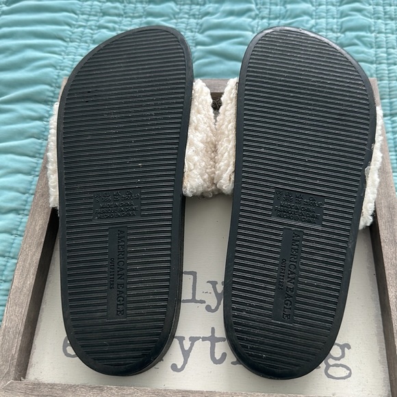 American eagle Sherpa  slides size 8 - Picture 2 of 2